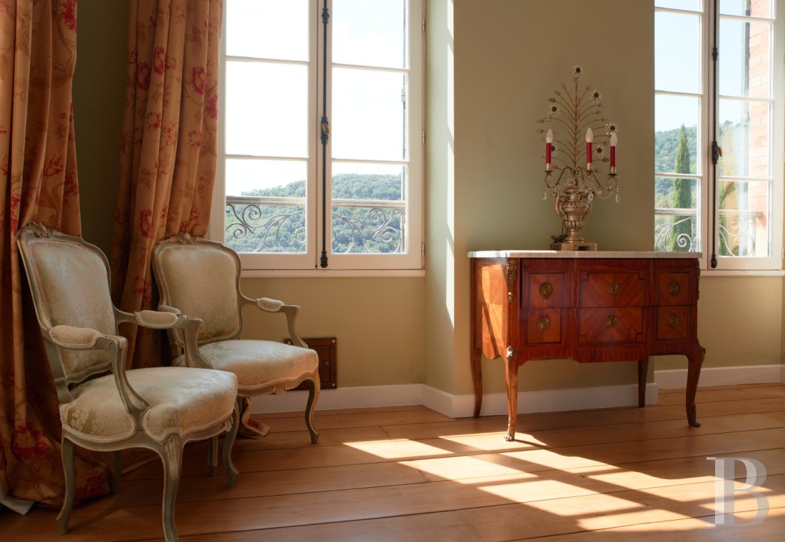 An Italian-inspired villa towering over the horizon and the sea, in the commune of Sainte-Maxime, in the Var department - photo  n°27